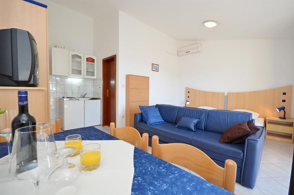 Apartments Mira Tribalj Buitenkant foto
