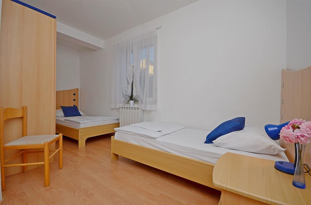 Apartments Mira Tribalj Buitenkant foto